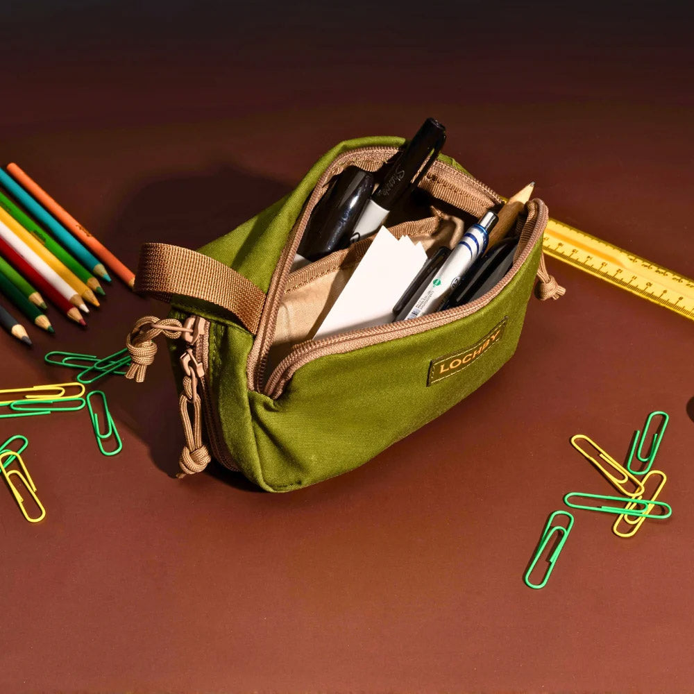 Lochby Mini Venture Pouch - Olive - Van de bovenkant met de ritssluiting open