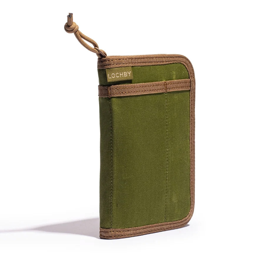 Lochby Pocket Journal Etui - Olive  -Voorkant het etui van de linker zijkant genomen
