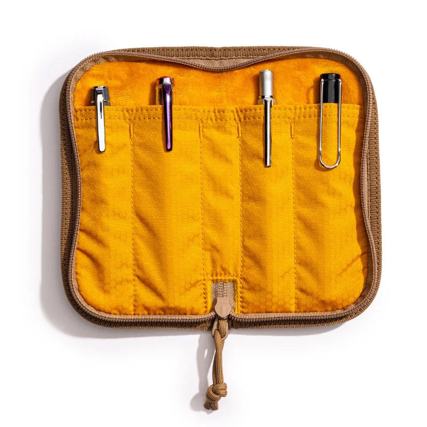 Lochby Quattro Etui - Olive V2 - Etui open liggend