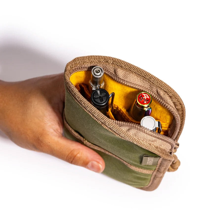 Lochby Quattro Etui - Olive V2 - Detail foto van de inhoud