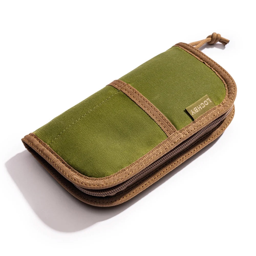 Lochby Quattro Etui - Olive V2 - Voorkant liggend