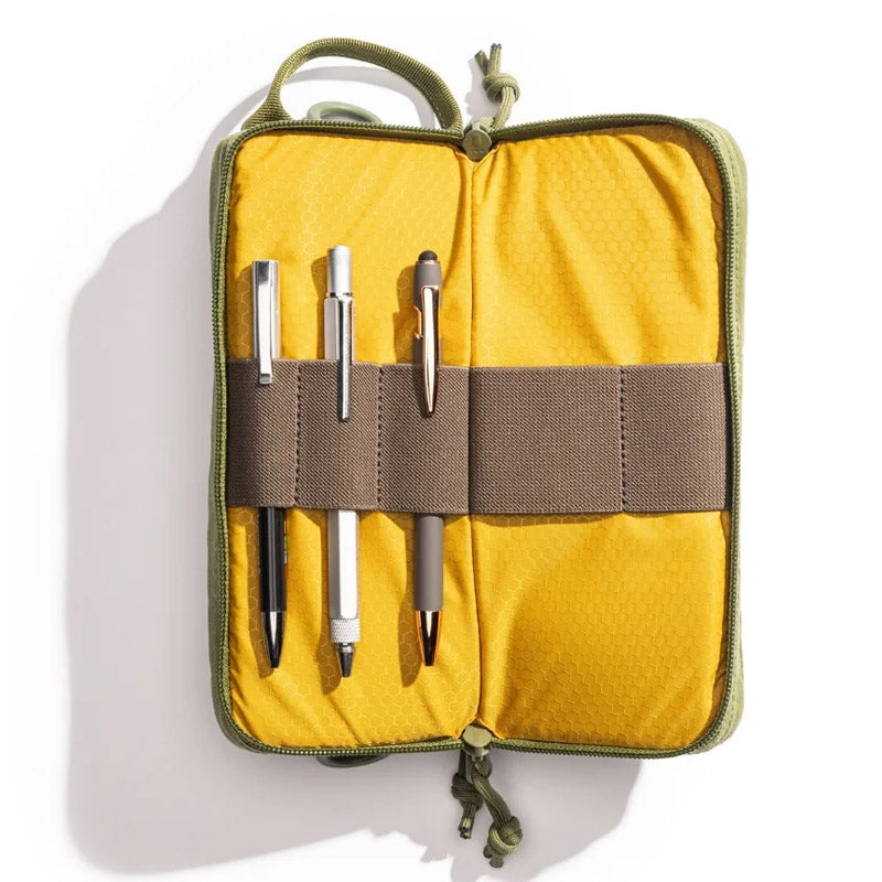 Lochby Venture Pouch - Olive - Open met pennen erin