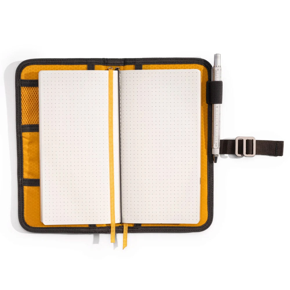 Lochby Voyager Journal - Bumblebee - Inhoud met open notitieboek