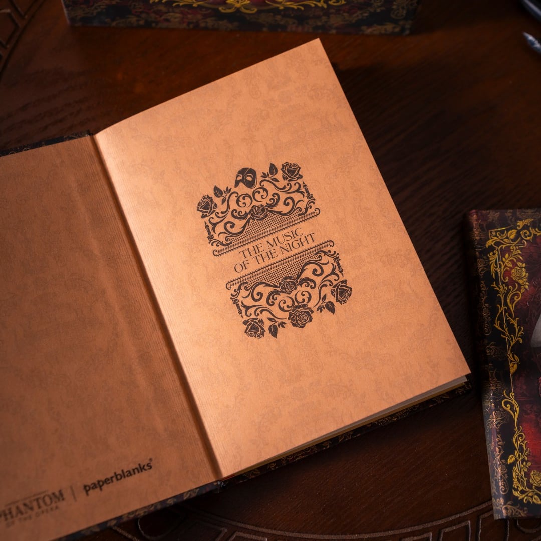 Paperblanks Masked Melody - Detail van de eerste pagina