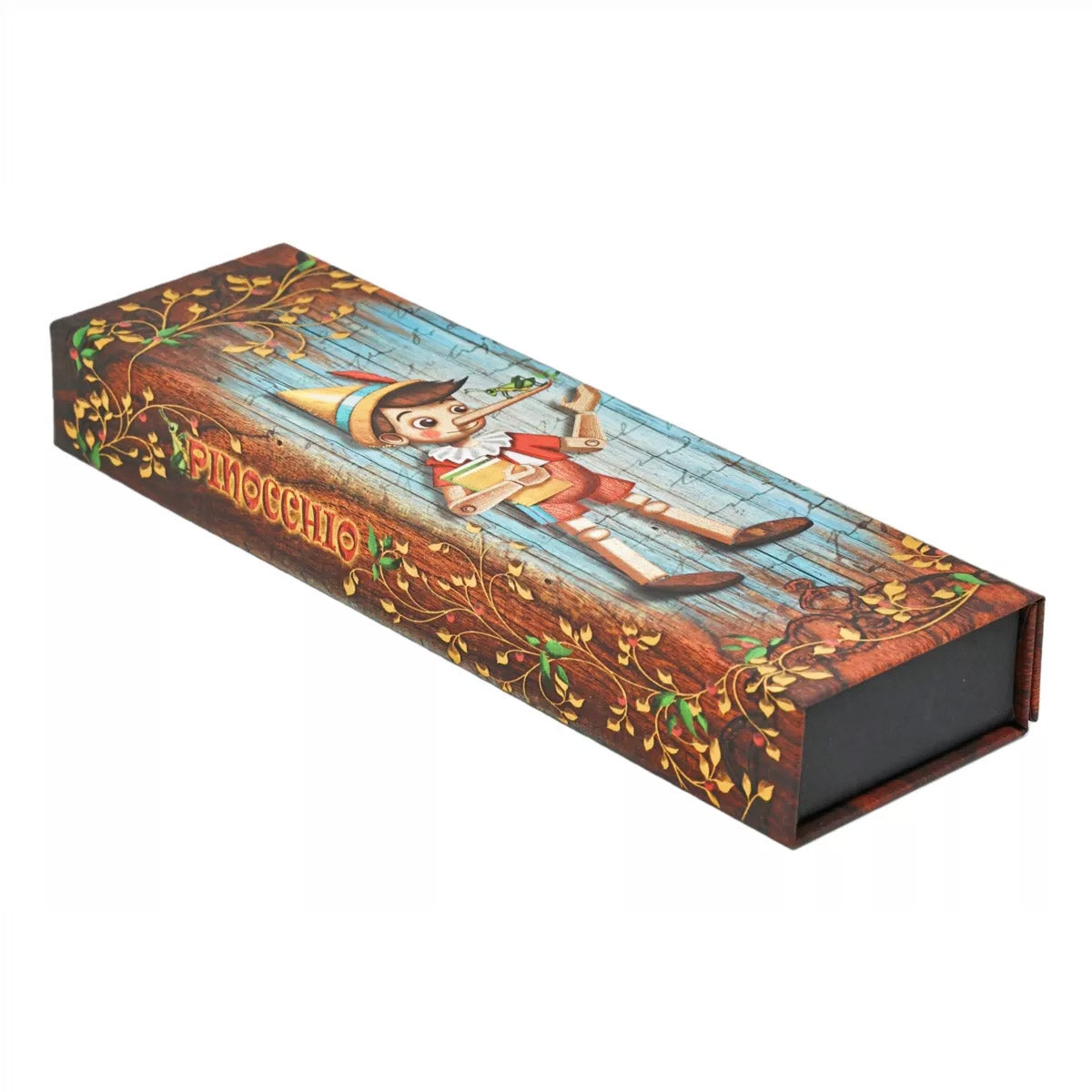 Paperblanks Pennen Box Pinocchio - Gesloten op een witte achtergrond