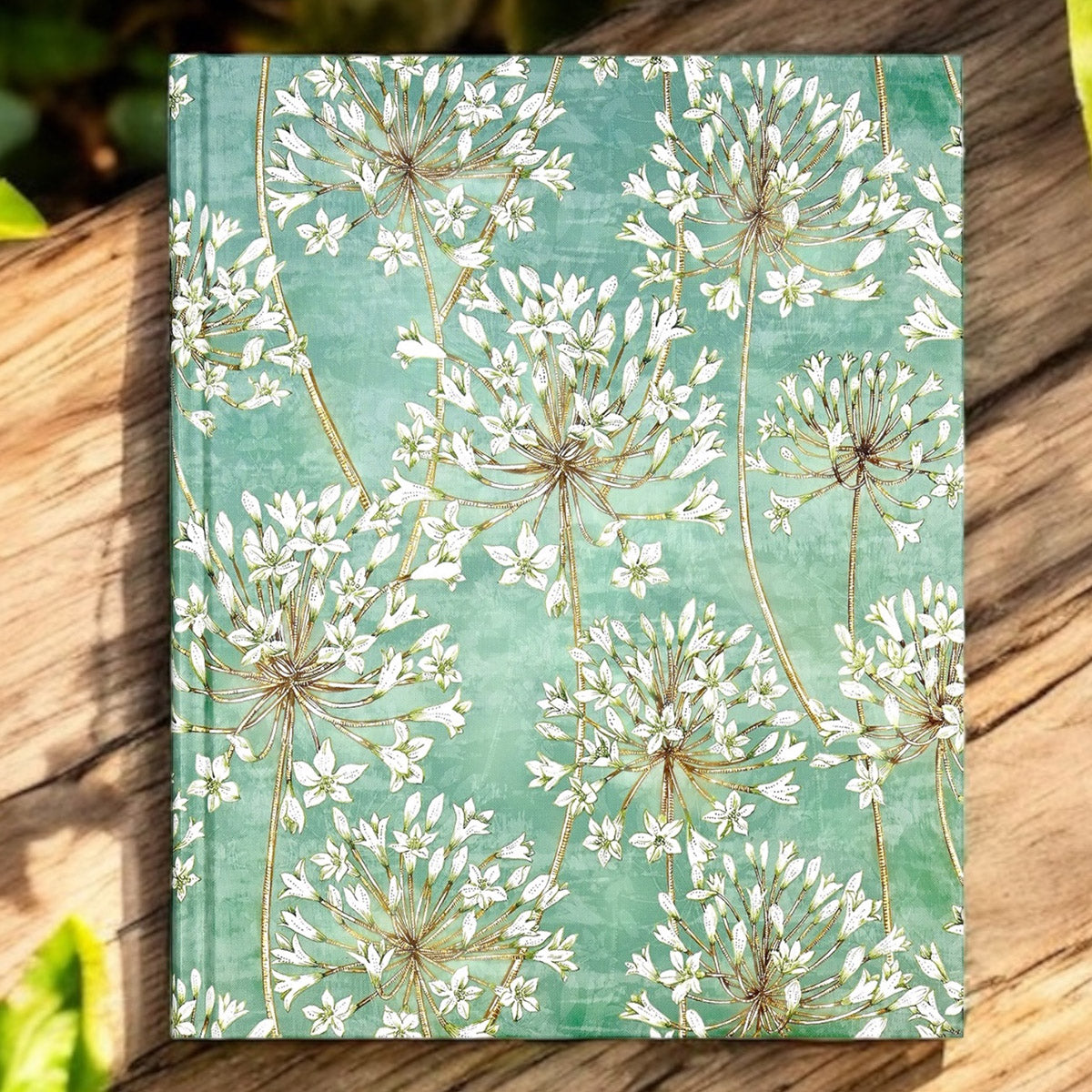 Peter Pauper Oversize Notitieboek Allium Blossoms - liggend op tafel