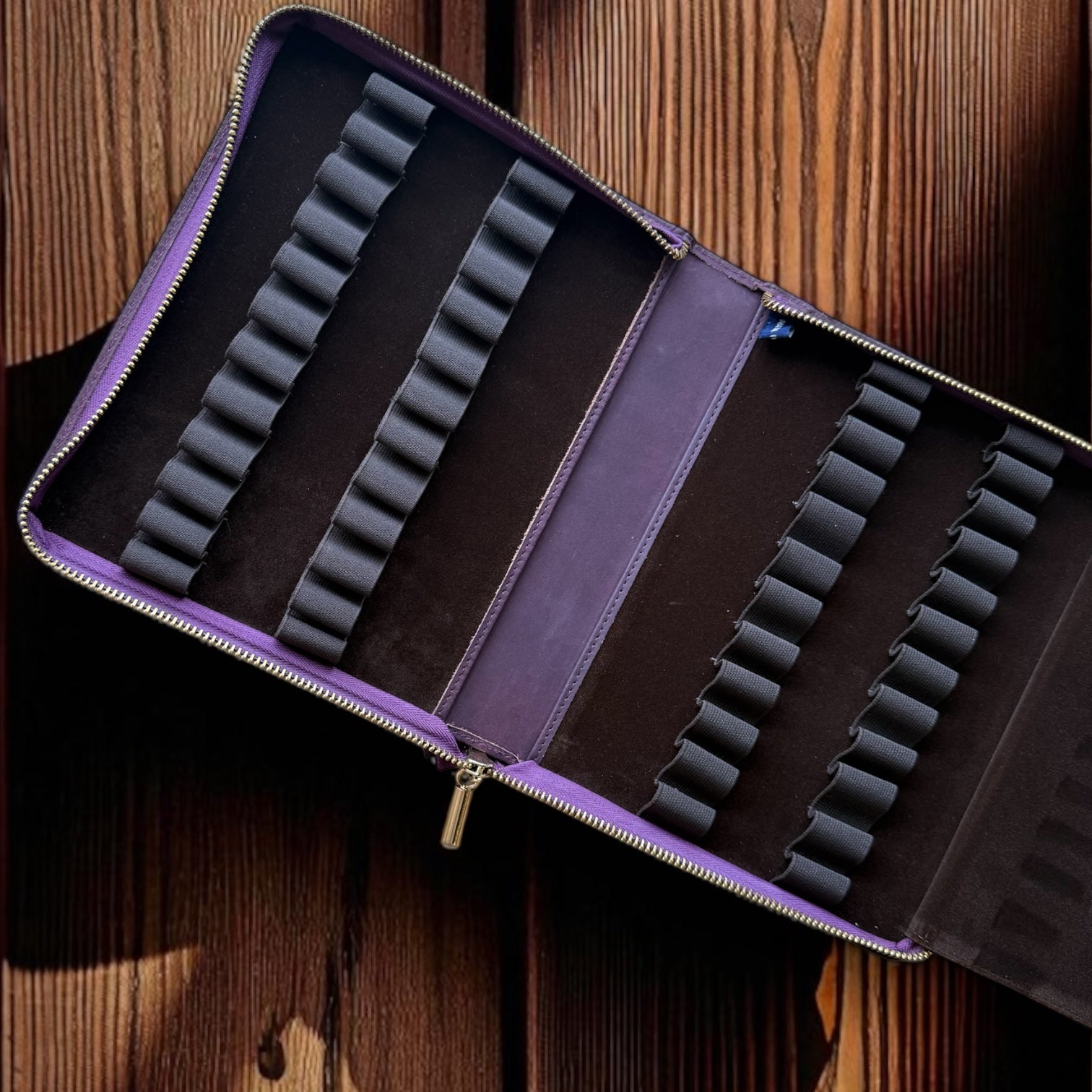 Girologio 24 Zip Pen Case - Sugar Plum - Inhoud