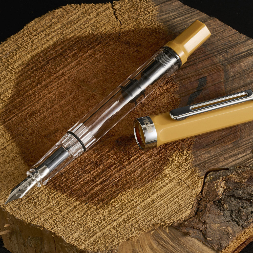 TWSBI Eco Fountain Pen Bahama Yellow - Sfeerfoto