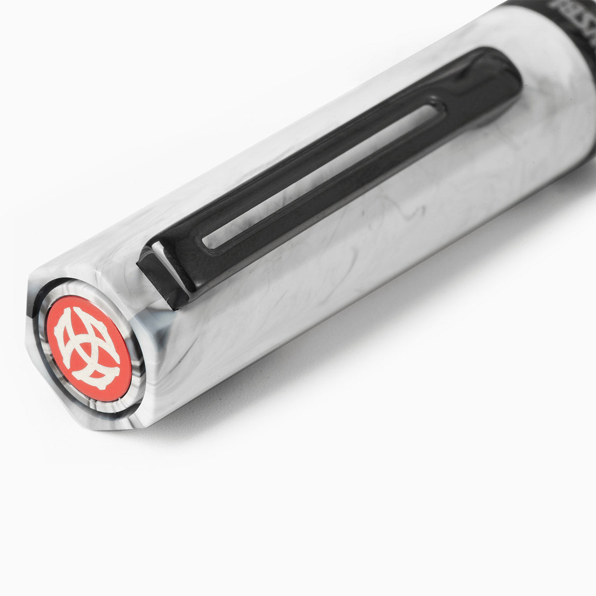 TWSBI Eco Fountain Pen Carrara with Onyx - Detail van de dop