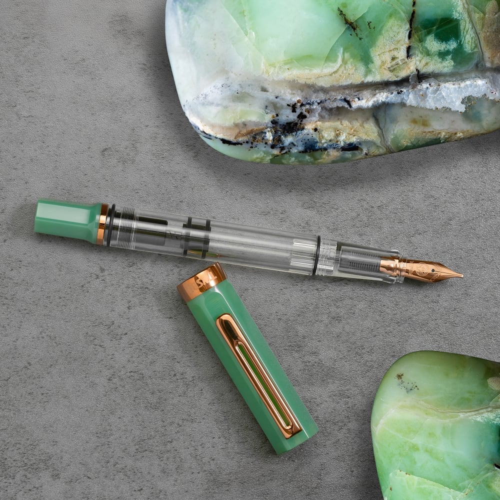 TWSBI Eco Fountain Pen Jade Jelly with Bronze - Sfeerfoto