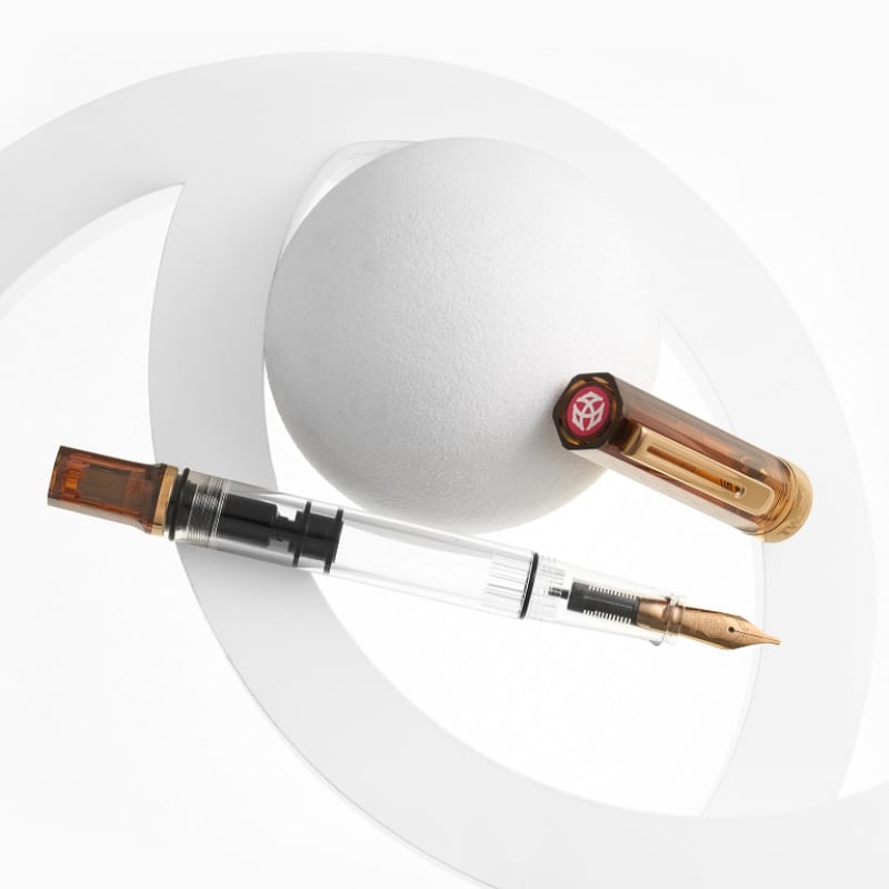 TWSBI Eco Fountain Pen Rootbeer with Bronze - Sfeerfoto