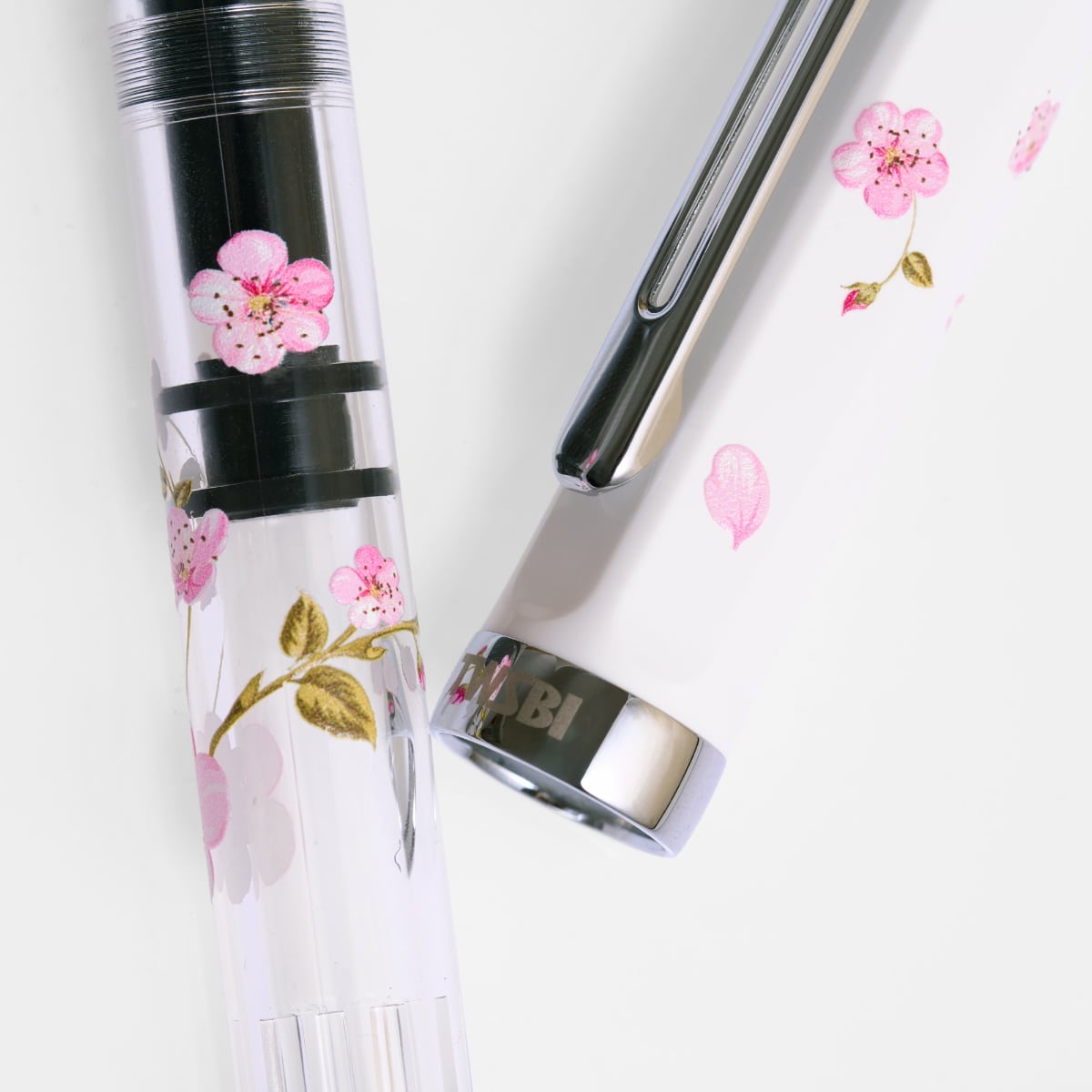 TWSBI Eco Fountain Pen Cherry Blossom - Detail van de vulpen en opdruk