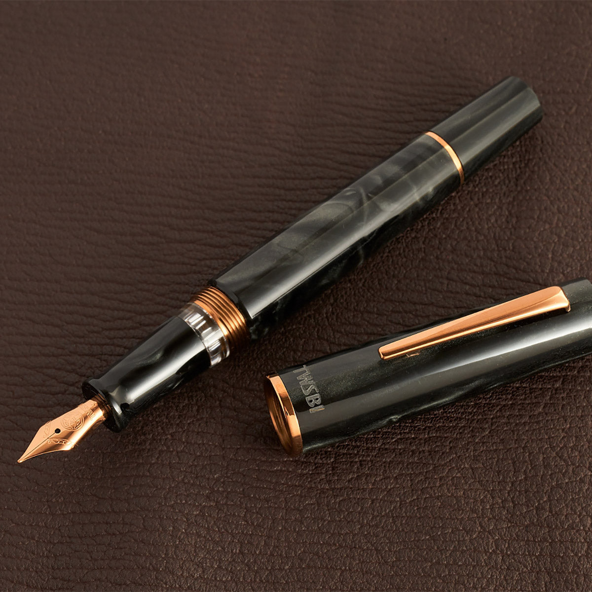 TWSBI Obsidian Fountain Pen - Sfeerfoto