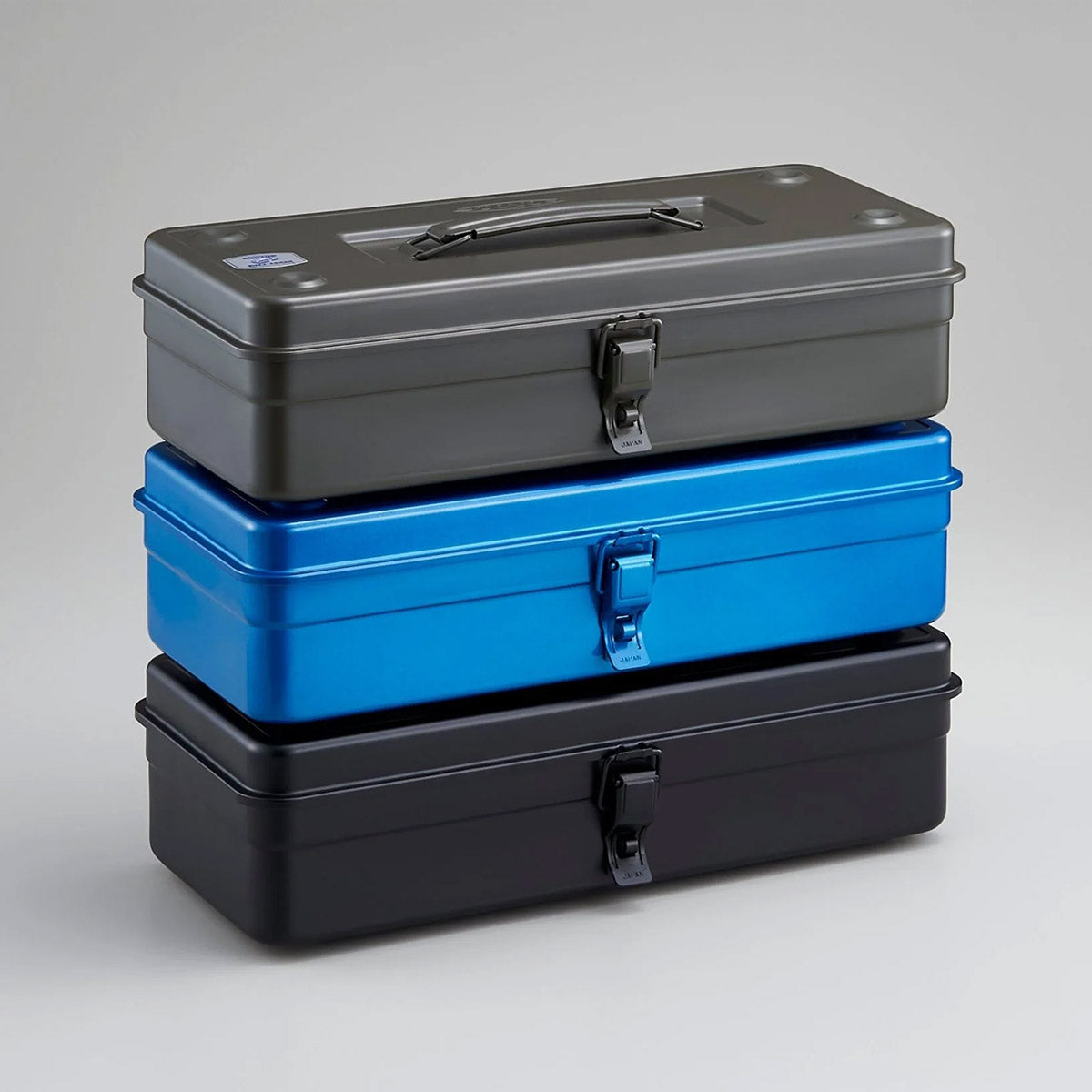 Toyo Steel T350 boxen opgestapeld