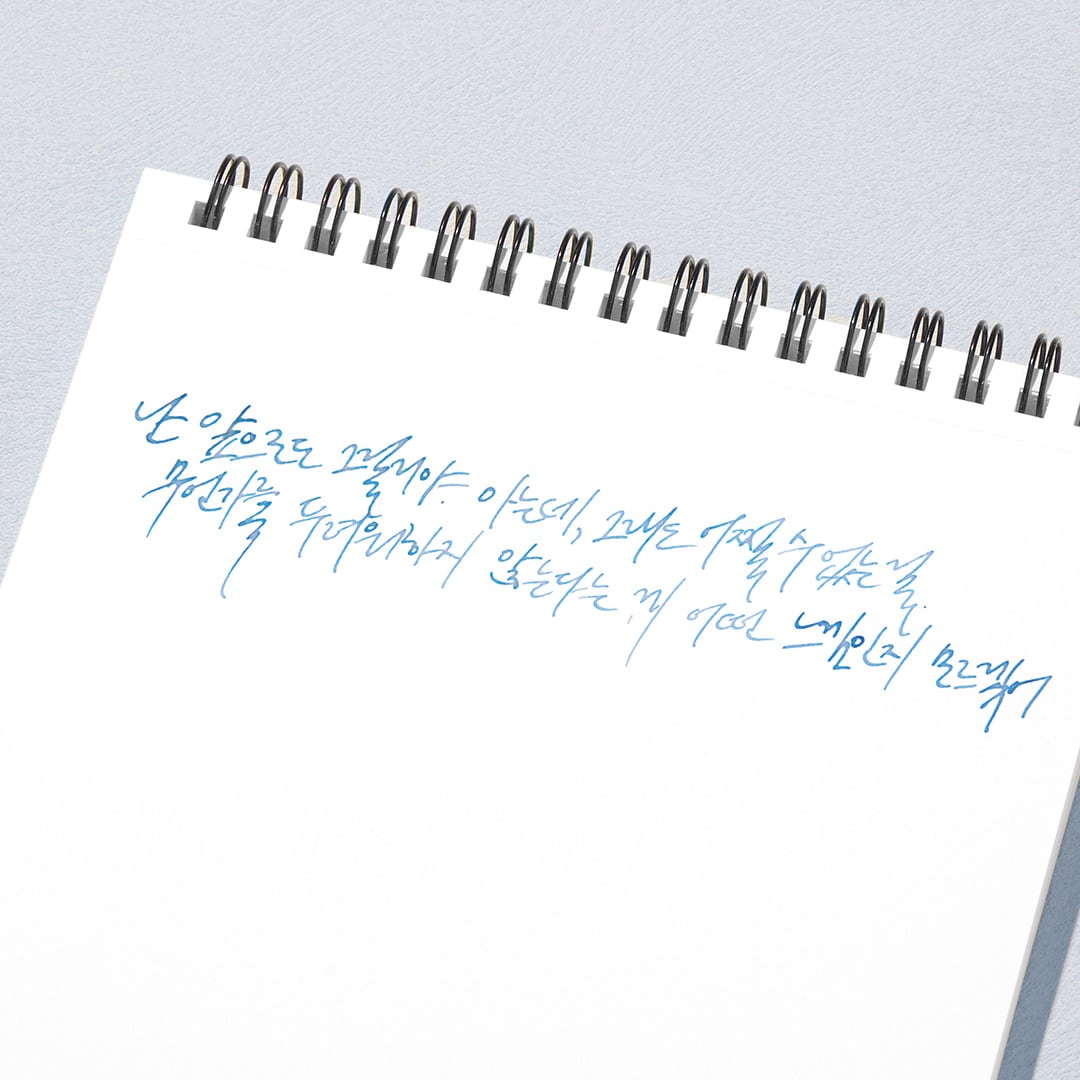 Wearingeul Ink 30ml – The Blue Castle - Voorbeeld van de inkt geschreven tekst
