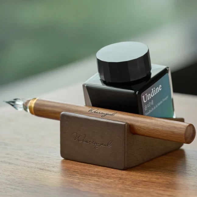 Wearingeul Ink & Pen Rest