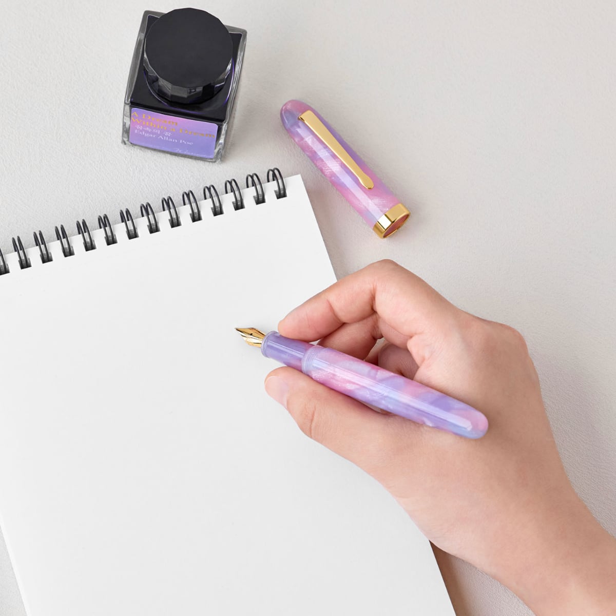 Wearingeul Preface A Dream Within a Dream Fountain Pen - Sfeerfoto