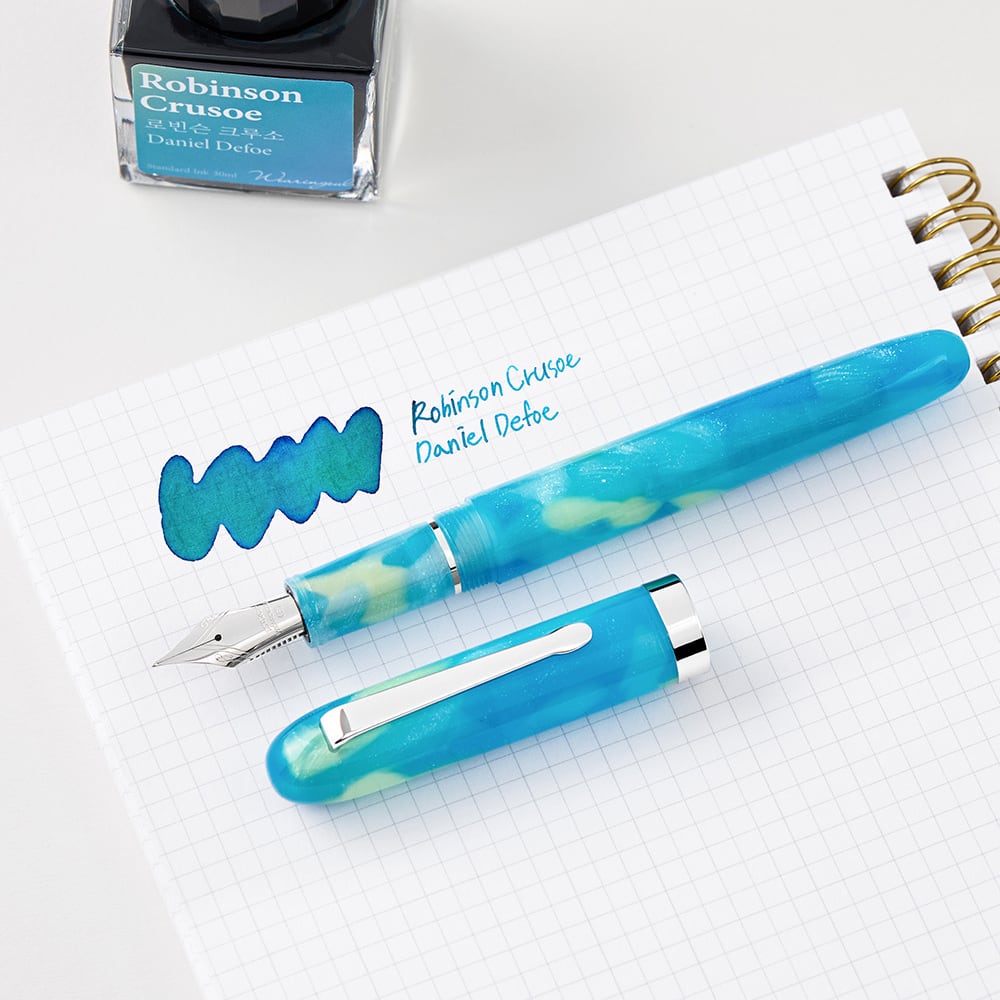 Wearingeul Preface Robinson Crusoe Fountain Pen - Sfeerfoto
