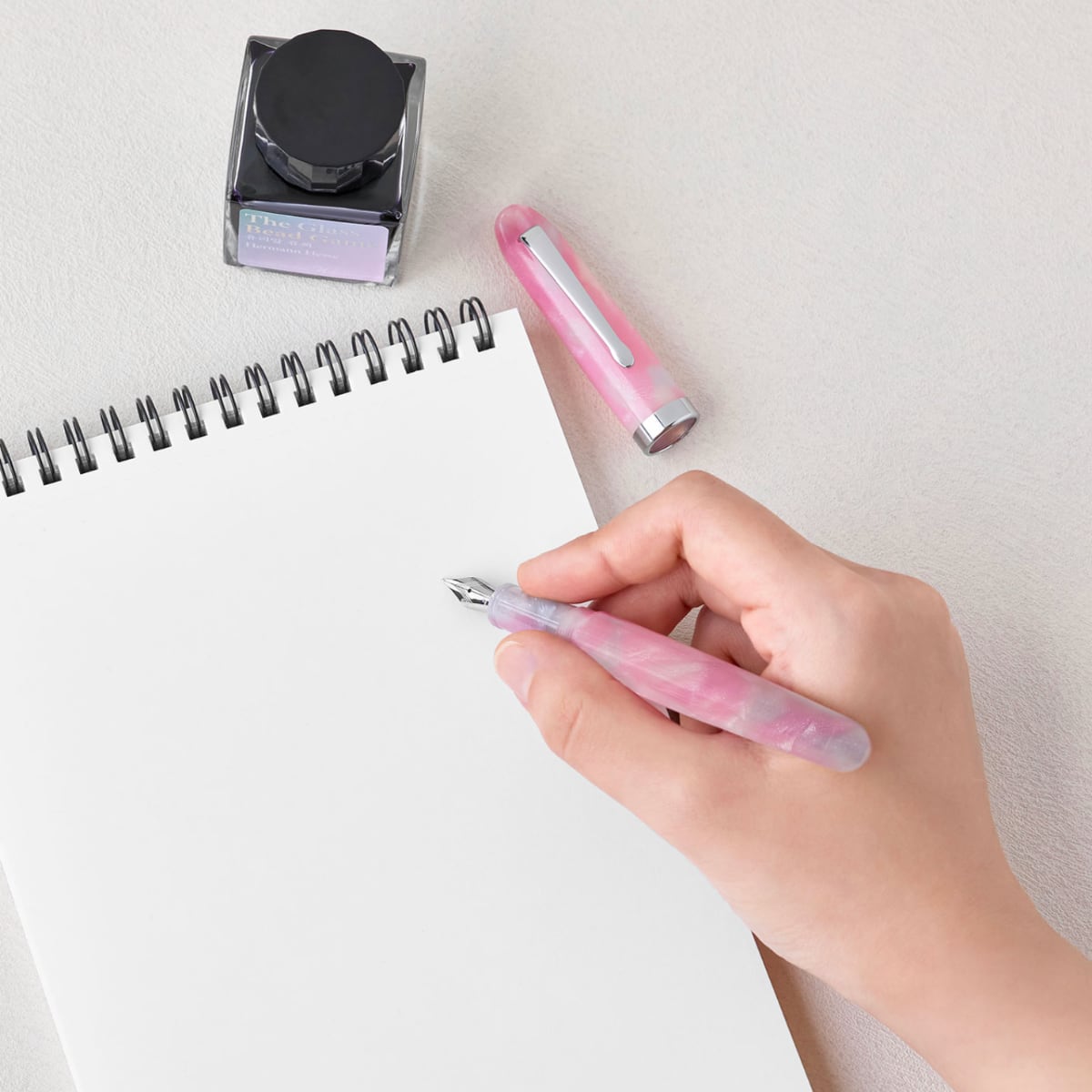 Wearingeul Preface The Glass Bead Game Fountain Pen - Sfeerfoto