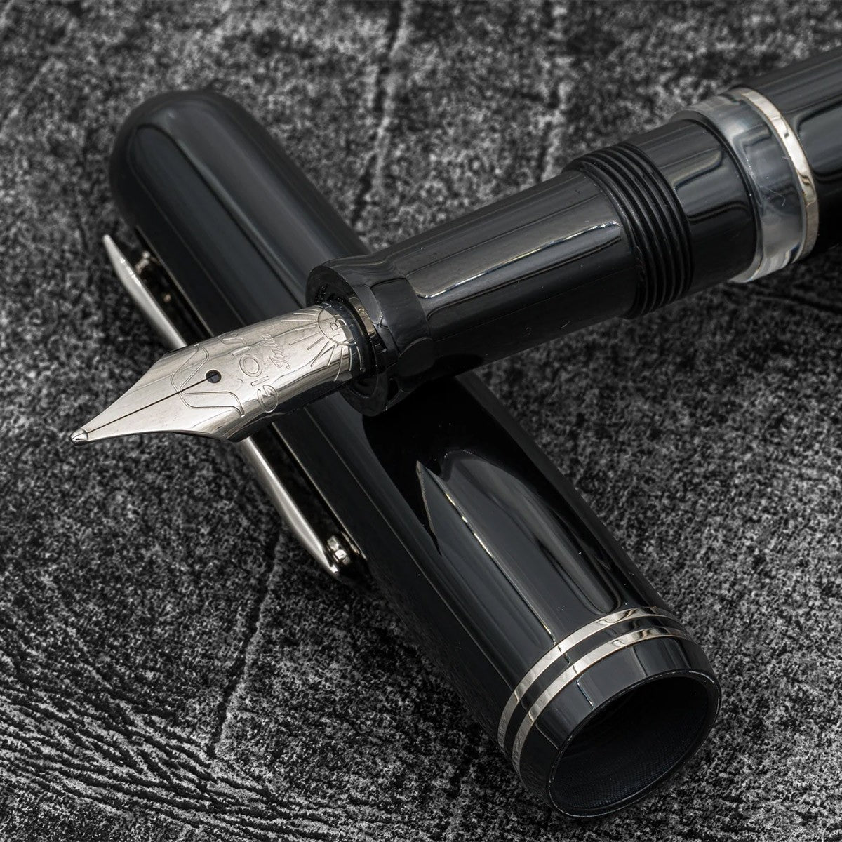 Gioia Metis Fountain Pen CT - Classic Black - 24Papershop