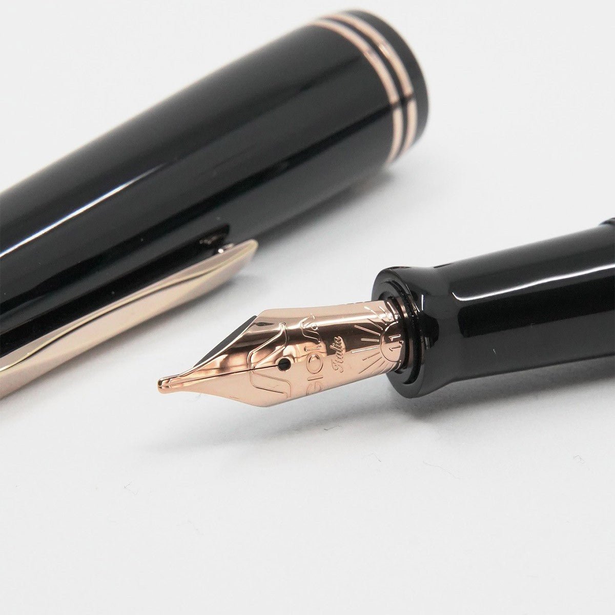 Gioia Metis Fountain Pen RGT - Classic Black - 24Papershop