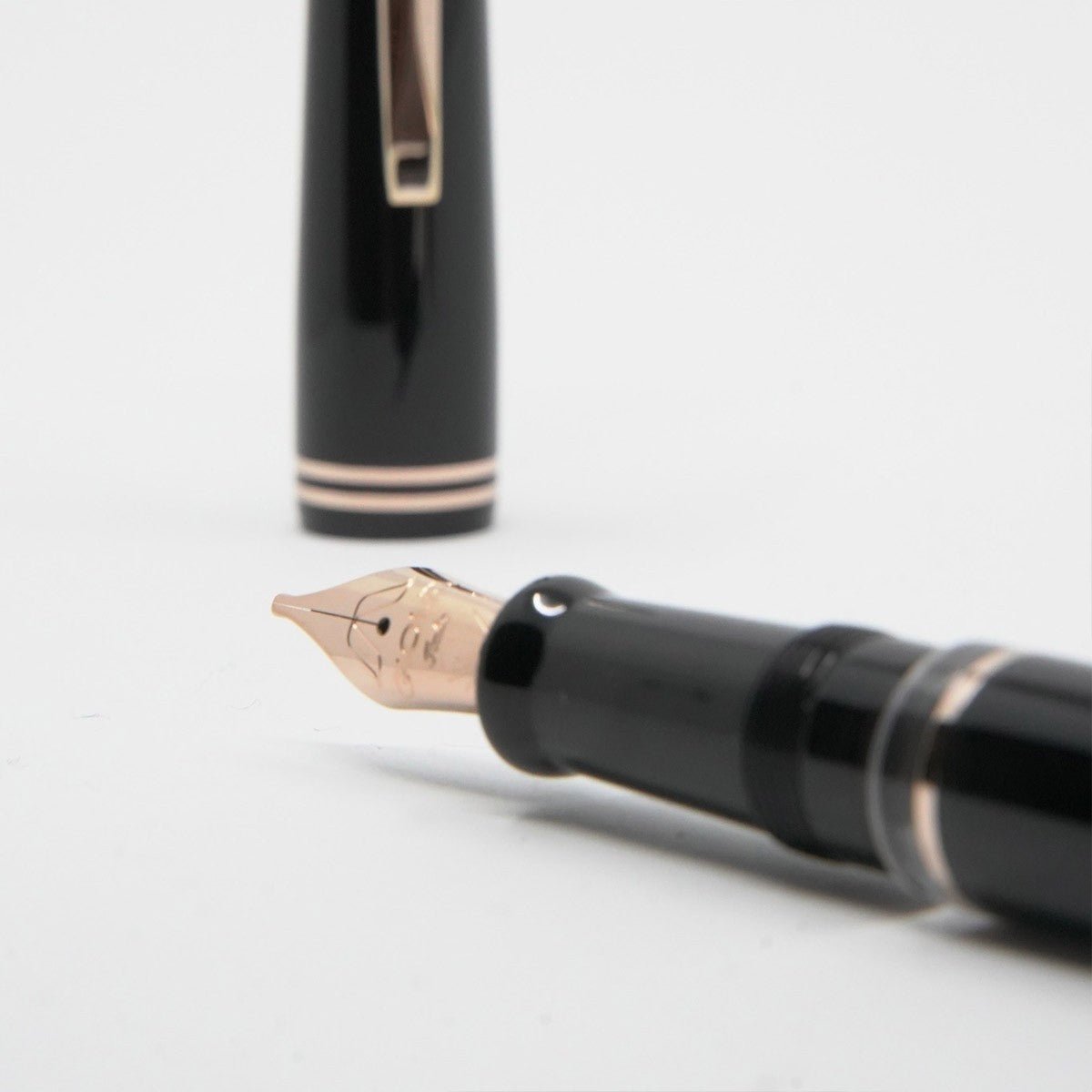 Gioia Metis Fountain Pen RGT - Classic Black - 24Papershop