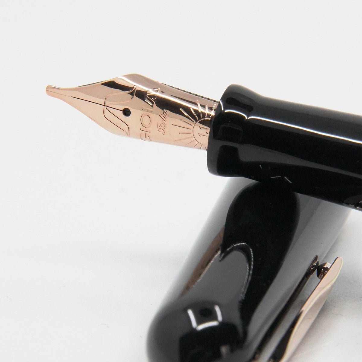 Gioia Metis Fountain Pen RGT - Classic Black - 24Papershop