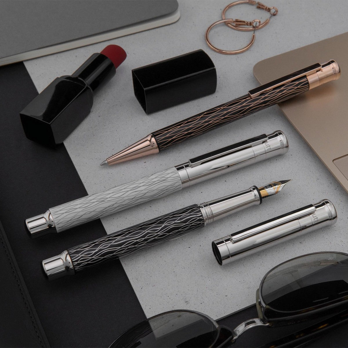 Otto Hutt Fountain Pen Design 04 - Wave Guilloche Black Platin - 24Papershop