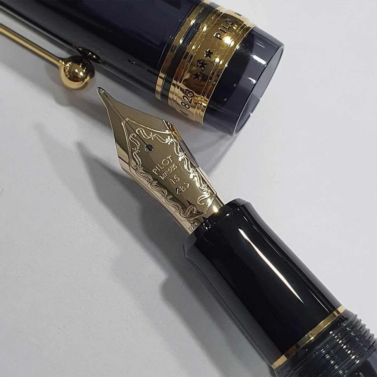 Pilot Fountain Pen Custom 823 GT Black - Bold - 24Papershop