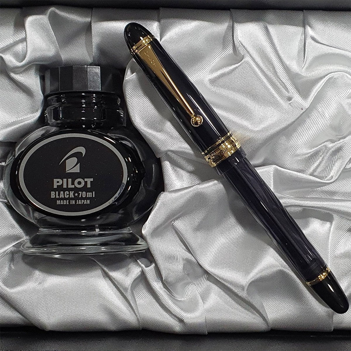 Pilot Fountain Pen Custom 823 GT Black - Bold - 24Papershop