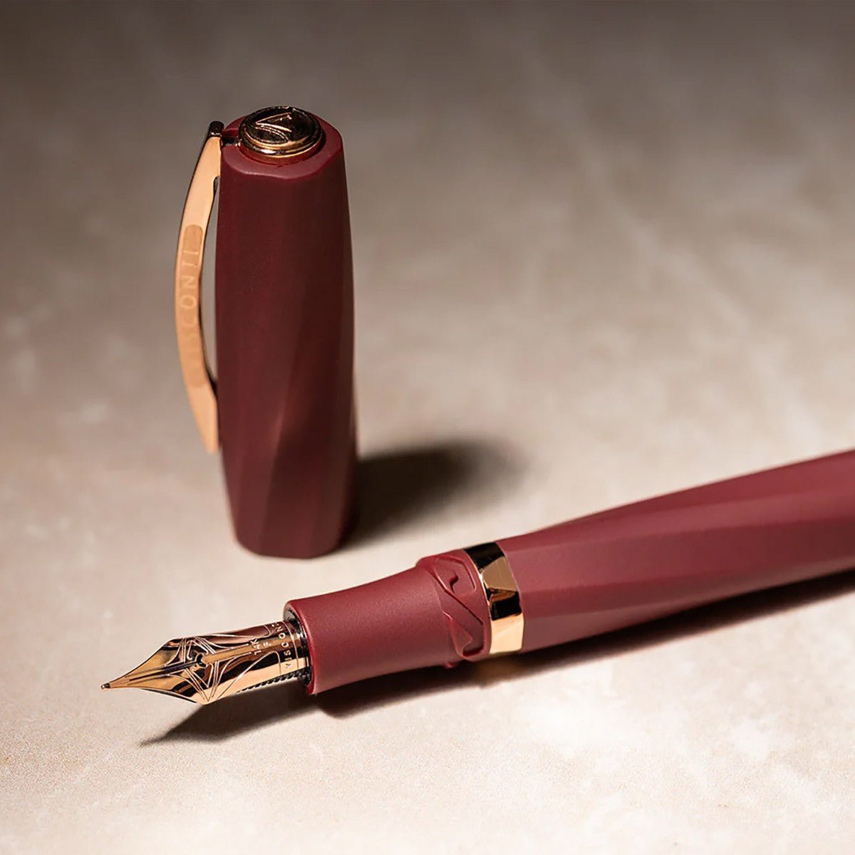 Visconti Fountain Pen Divina Matte - Bordeaux Medium - 24Papershop